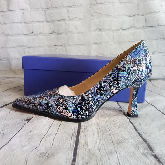 NIB Jcxuanyan Blue Patterned Patent Leather Heels - 8 - Picture 4 of 11